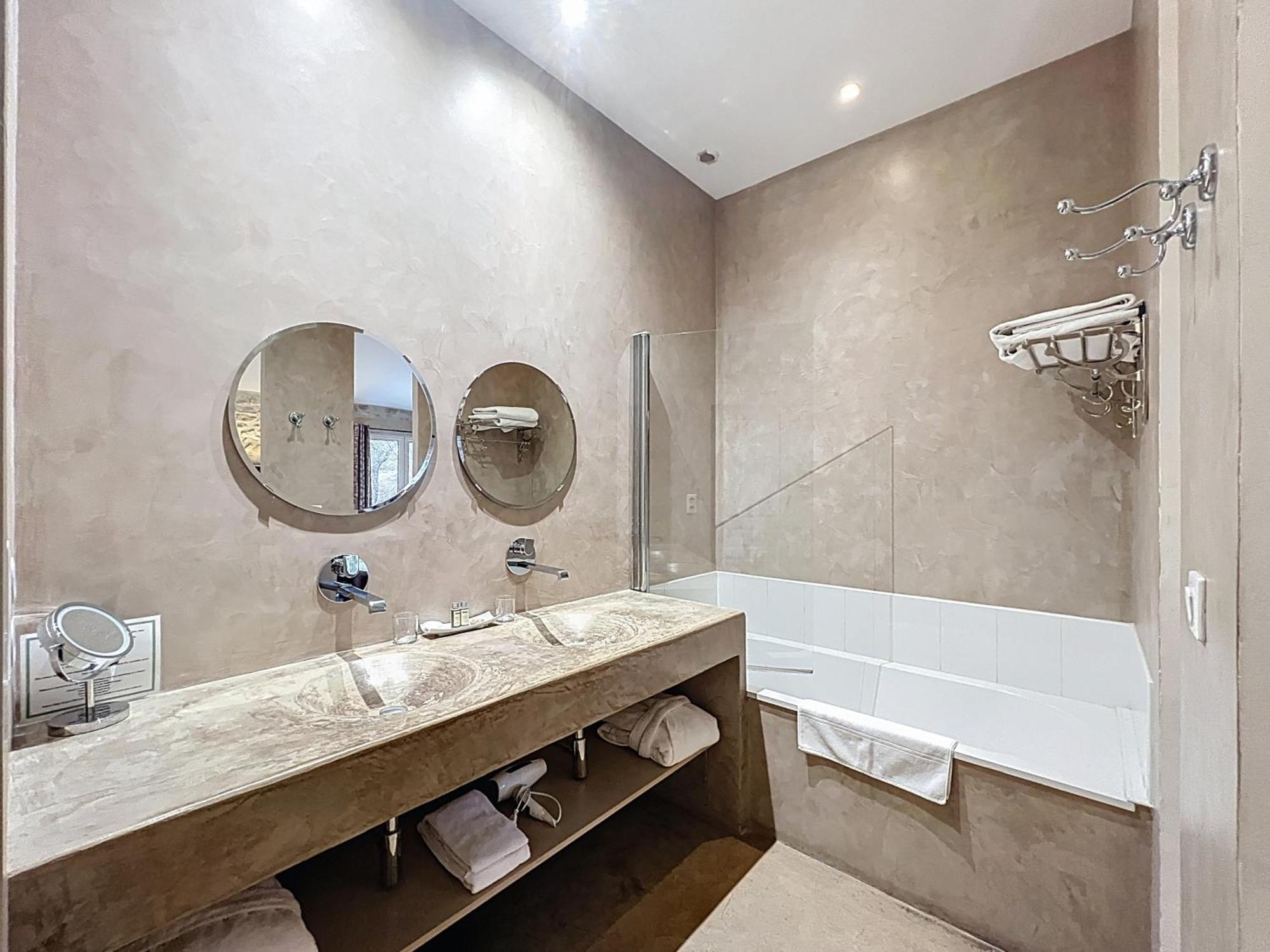 Chambres D'Hotes La Maison De Leonie Collias Εξωτερικό φωτογραφία